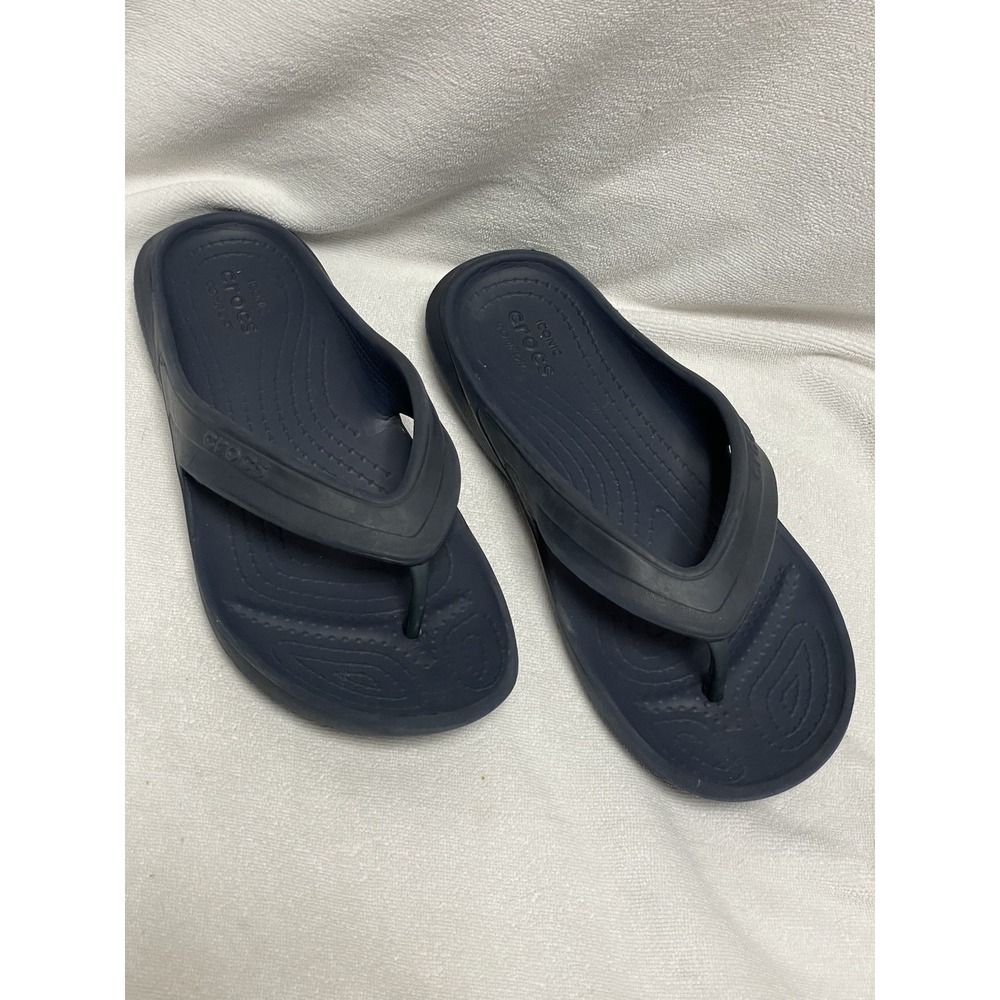 CROCS kids Navy Blue Thong Sandals Flip Flops Size Juniors 2 Iconic‎ Comfort